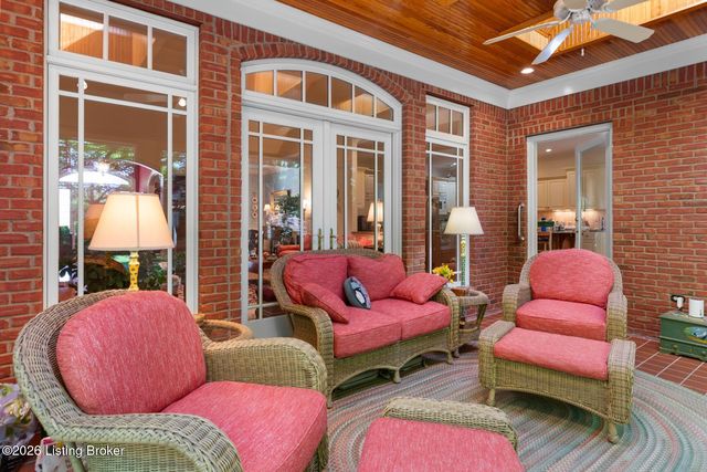 1622 Two Springs Pl, Louisville, KY 40207