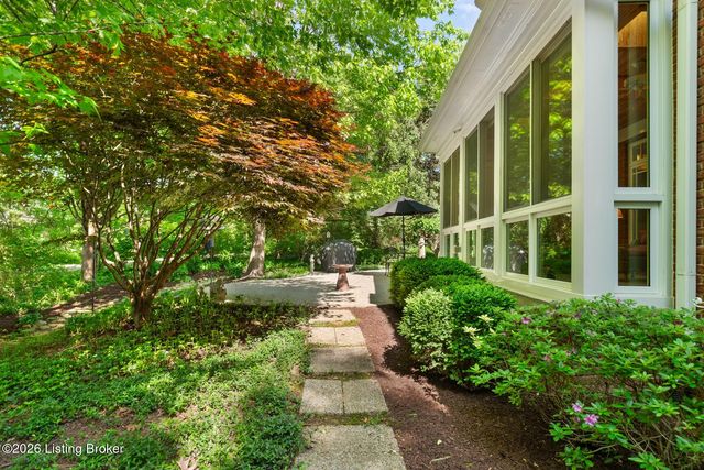 1622 Two Springs Pl, Louisville, KY 40207