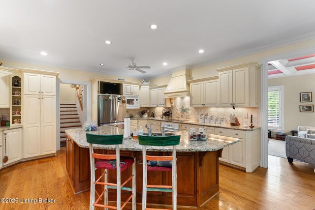 1622 Two Springs Pl, Louisville, KY 40207