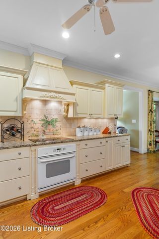 1622 Two Springs Pl, Louisville, KY 40207
