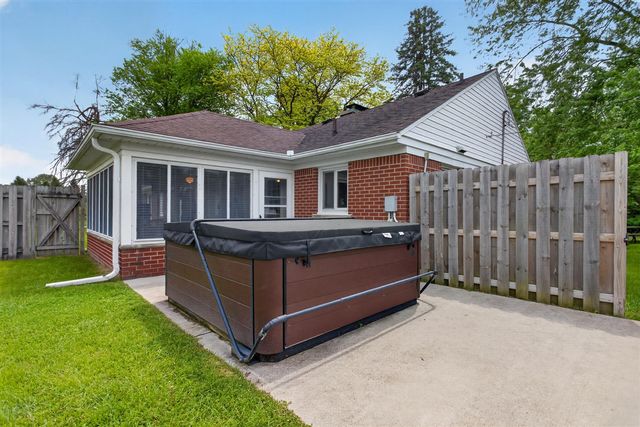 10260 Mack Island Road, Grass Lake, MI 49240