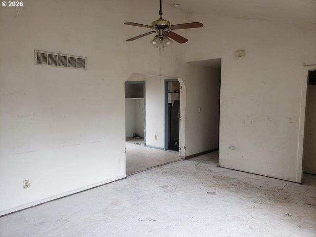 907 S COLLEGE St, Joseph, OR 97846