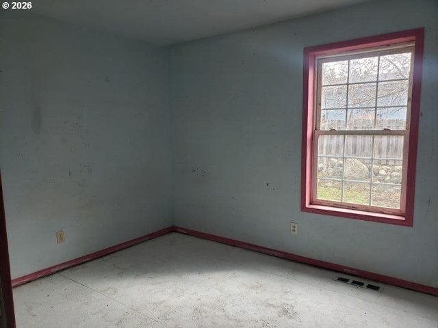 907 S COLLEGE St, Joseph, OR 97846