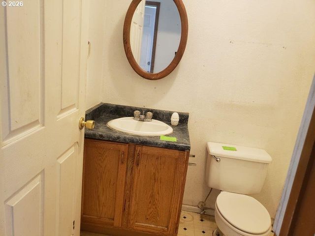 907 S COLLEGE St, Joseph, OR 97846