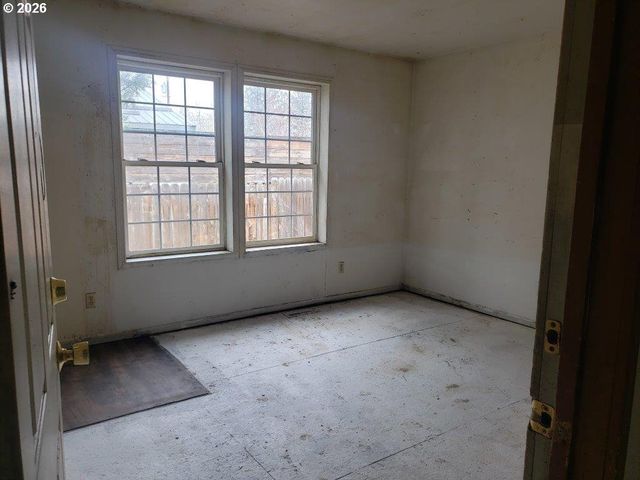 907 S COLLEGE St, Joseph, OR 97846