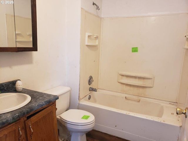 907 S COLLEGE St, Joseph, OR 97846