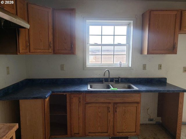 907 S COLLEGE St, Joseph, OR 97846