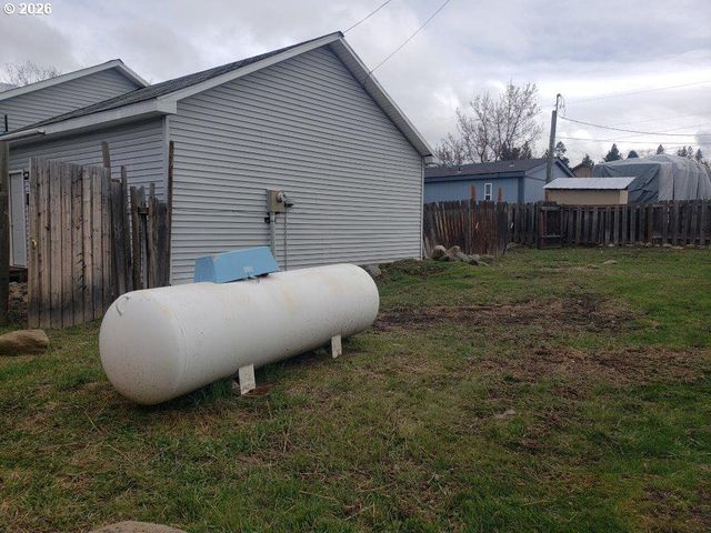 907 S COLLEGE St, Joseph, OR 97846