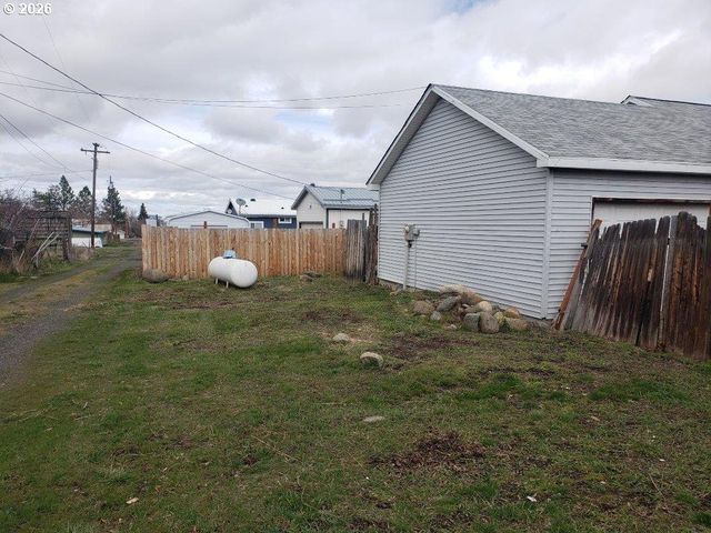 907 S COLLEGE St, Joseph, OR 97846