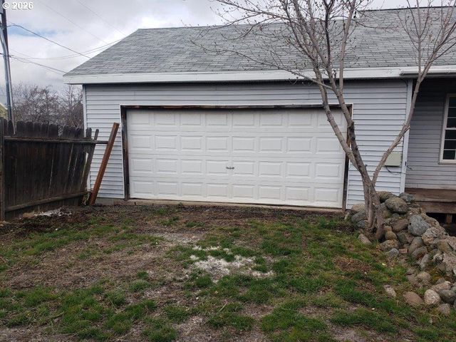 907 S COLLEGE St, Joseph, OR 97846