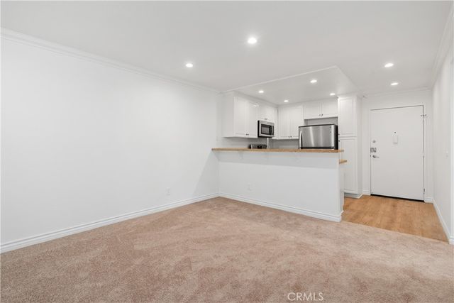 5525 Canoga Avenue 218, Woodland Hills, CA 91367