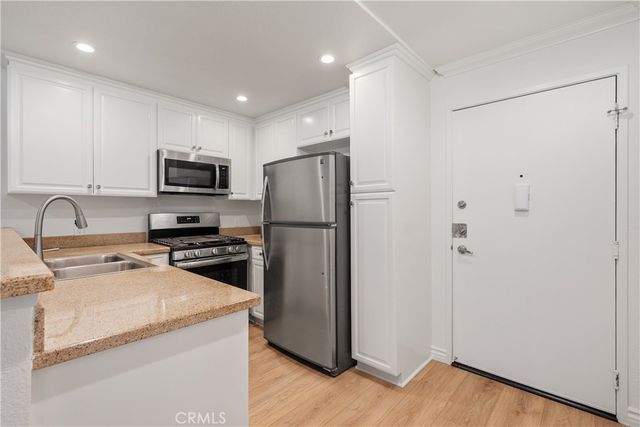 5525 Canoga Avenue 218, Woodland Hills, CA 91367