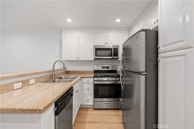 5525 Canoga Avenue 218, Woodland Hills, CA 91367