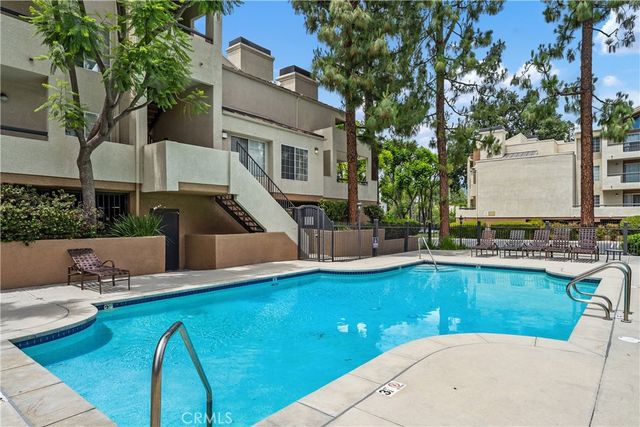 5525 Canoga Avenue 218, Woodland Hills, CA 91367