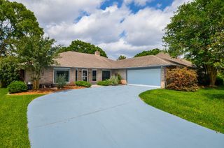 827 Millpond Drive, Sugar Land, TX 77498