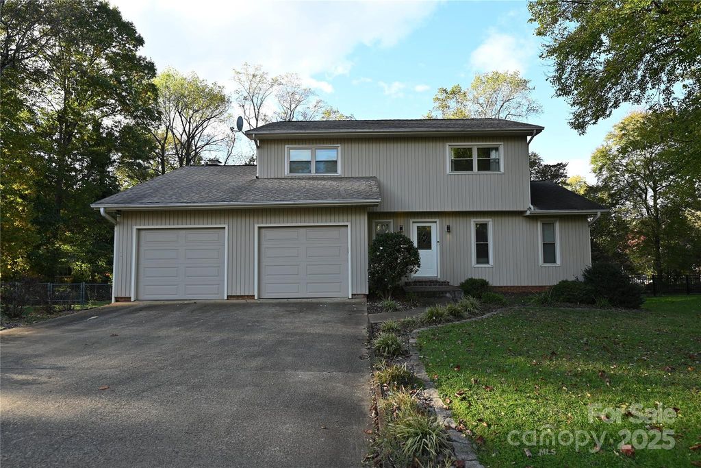 607 Rock Barn Road NE, Conover, NC 28613