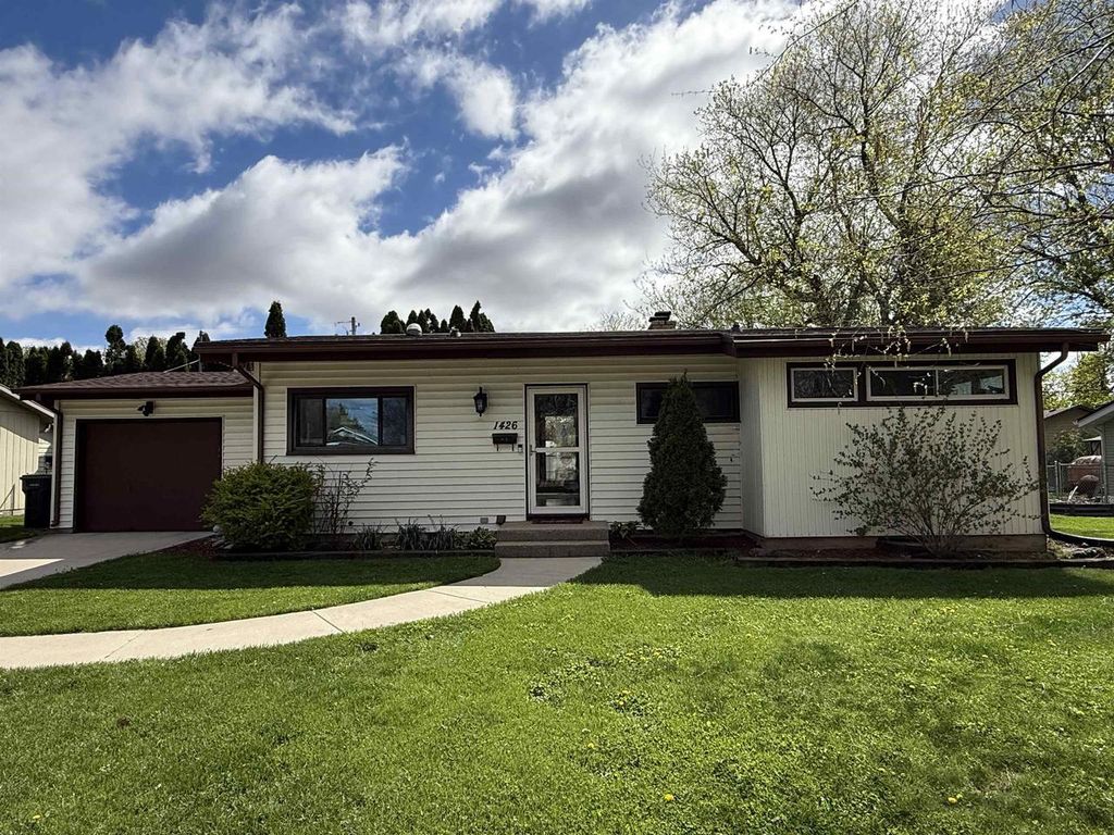 1426 Tamarack Lane, Janesville, WI 53545