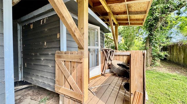 405 E Waring Street, Dayton, TX 77535
