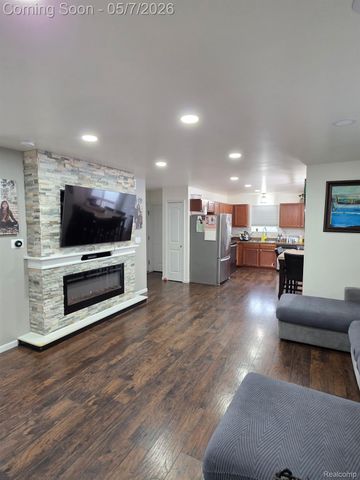 6456 Skylar Lane, Waterford Charter Township, MI 48327