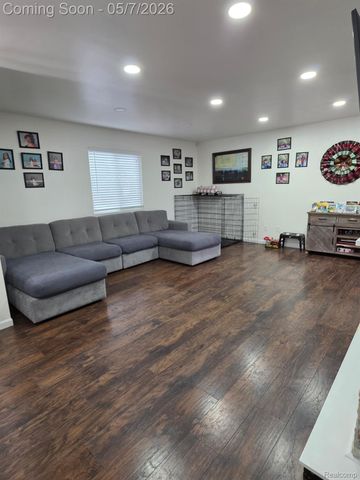 6456 Skylar Lane, Waterford Charter Township, MI 48327
