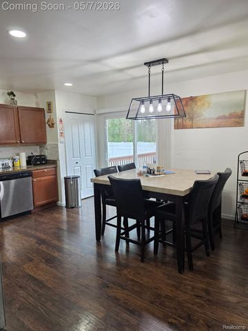 6456 Skylar Lane, Waterford Charter Township, MI 48327