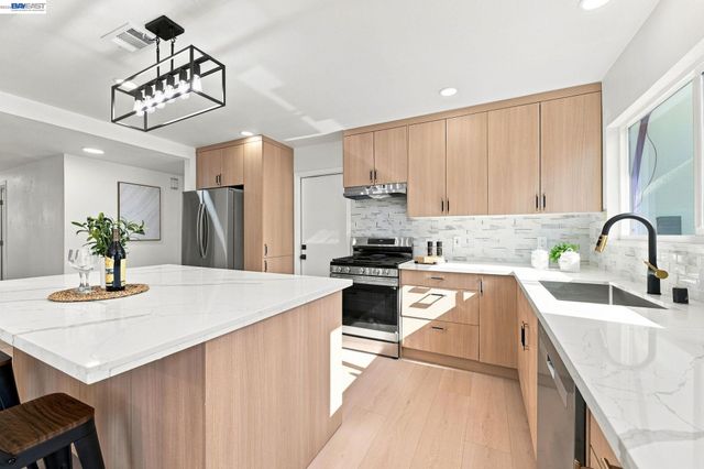 3531 Independence Rd, Fremont, CA 94538