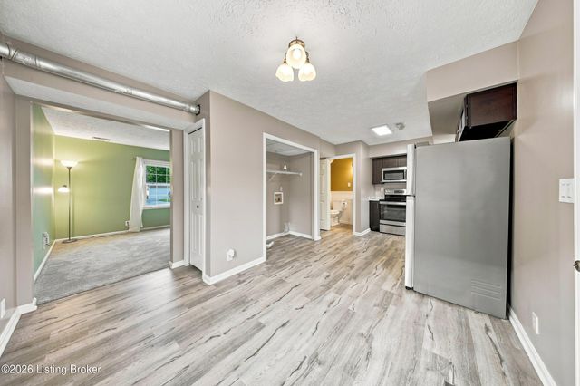 8319 Damascus Cir, Louisville, KY 40228