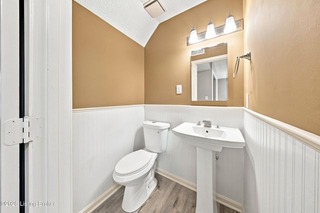 8319 Damascus Cir, Louisville, KY 40228