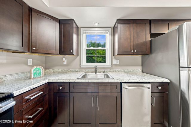 8319 Damascus Cir, Louisville, KY 40228