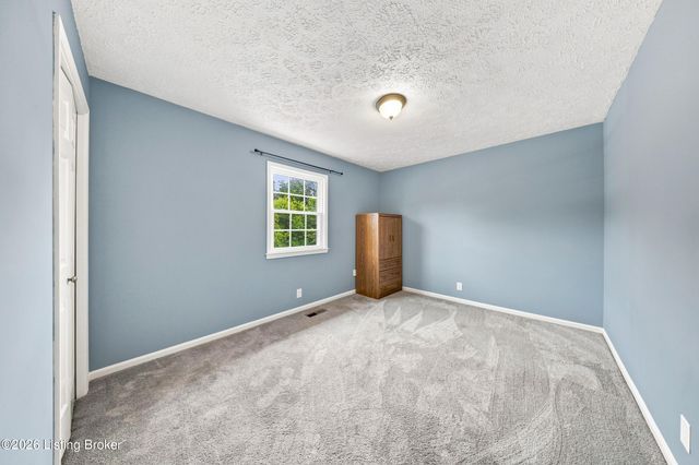 8319 Damascus Cir, Louisville, KY 40228