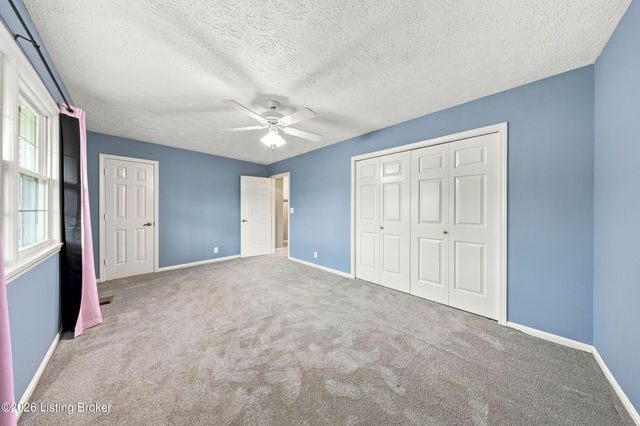 8319 Damascus Cir, Louisville, KY 40228
