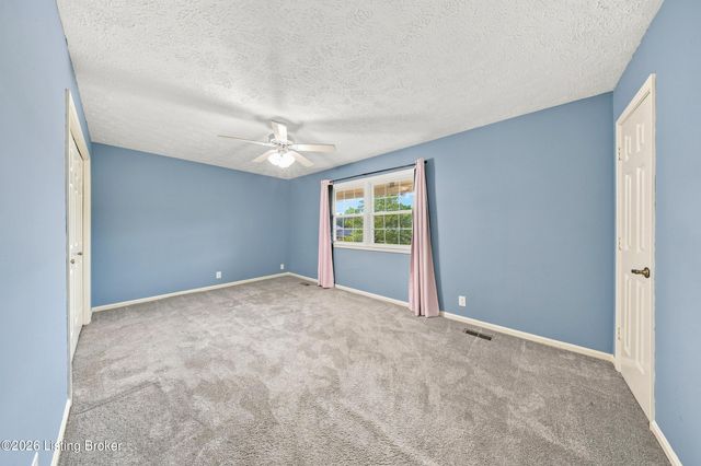 8319 Damascus Cir, Louisville, KY 40228