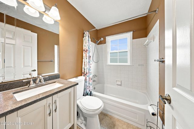 8319 Damascus Cir, Louisville, KY 40228
