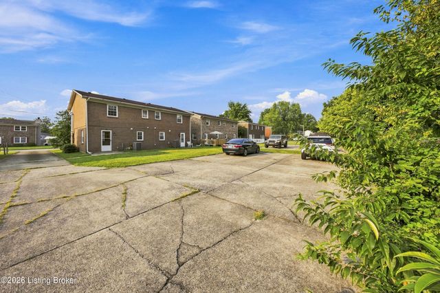 8319 Damascus Cir, Louisville, KY 40228