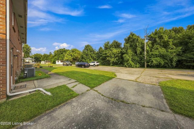 8319 Damascus Cir, Louisville, KY 40228