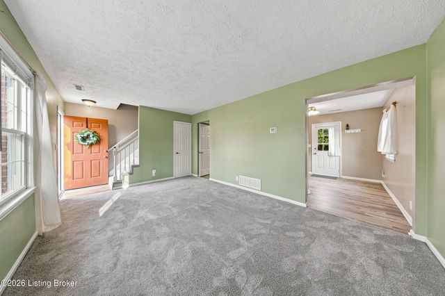 8319 Damascus Cir, Louisville, KY 40228