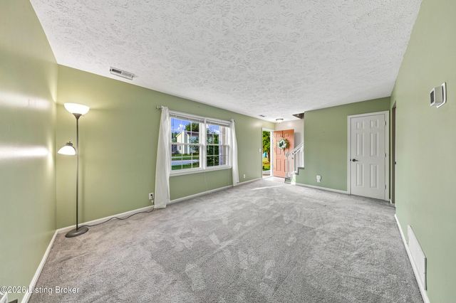 8319 Damascus Cir, Louisville, KY 40228