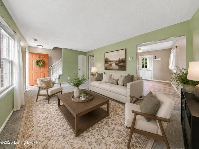 8319 Damascus Cir, Louisville, KY 40228