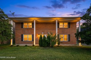 8319 Damascus Cir, Louisville, KY 40228