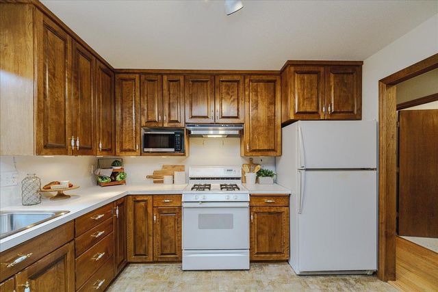 1060 Dennis Street S, Maplewood, MN 55119