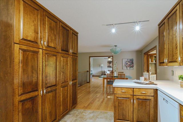 1060 Dennis Street S, Maplewood, MN 55119