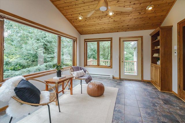 1060 Dennis Street S, Maplewood, MN 55119