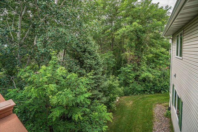 1060 Dennis Street S, Maplewood, MN 55119