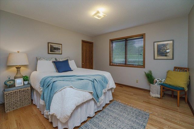 1060 Dennis Street S, Maplewood, MN 55119