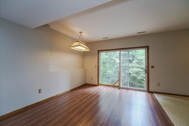 1060 Dennis Street S, Maplewood, MN 55119
