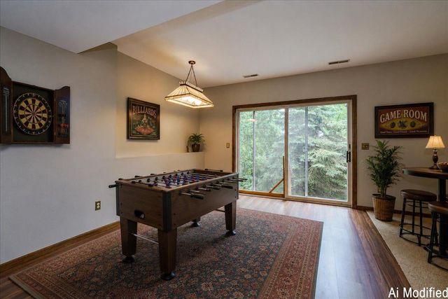 1060 Dennis Street S, Maplewood, MN 55119