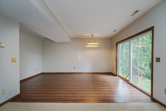 1060 Dennis Street S, Maplewood, MN 55119