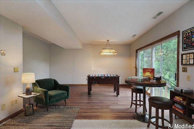 1060 Dennis Street S, Maplewood, MN 55119