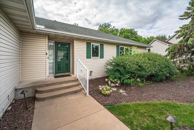 1060 Dennis Street S, Maplewood, MN 55119