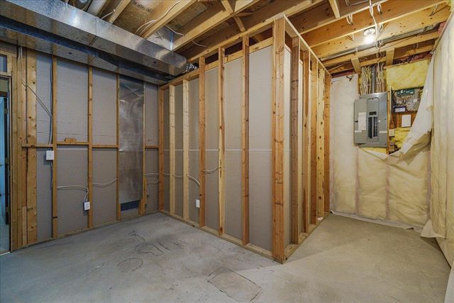 1060 Dennis Street S, Maplewood, MN 55119